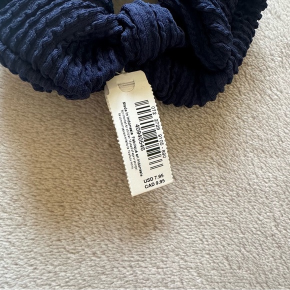 Aerie Navy Blue Scrunchie - Picture 3 of 4